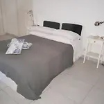 Clara's * Avola